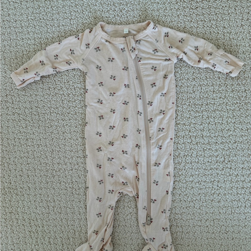 Rylee & Cru holly footed sleeper